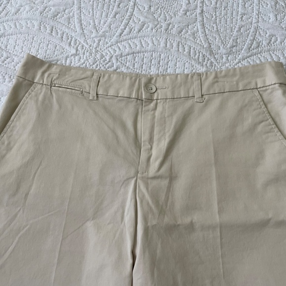 Khakis by Gap Boyfriend  Roll Up Shorts - Picture 11 of 12